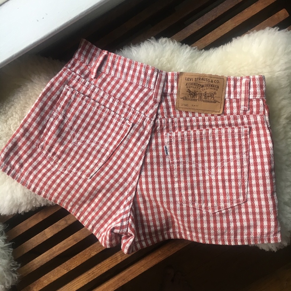 Vintage gingham levi’s shorts